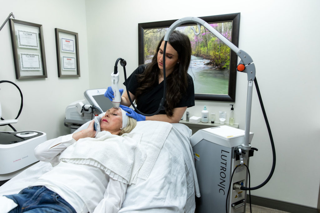 woman receiving aging skin treatments in Rogers at Renew