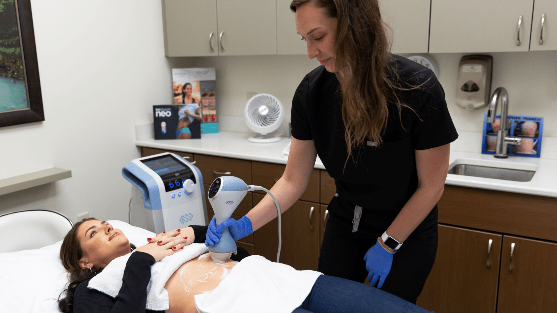 A nurse uses emtone, the best cellulite treatment machine in Rogers